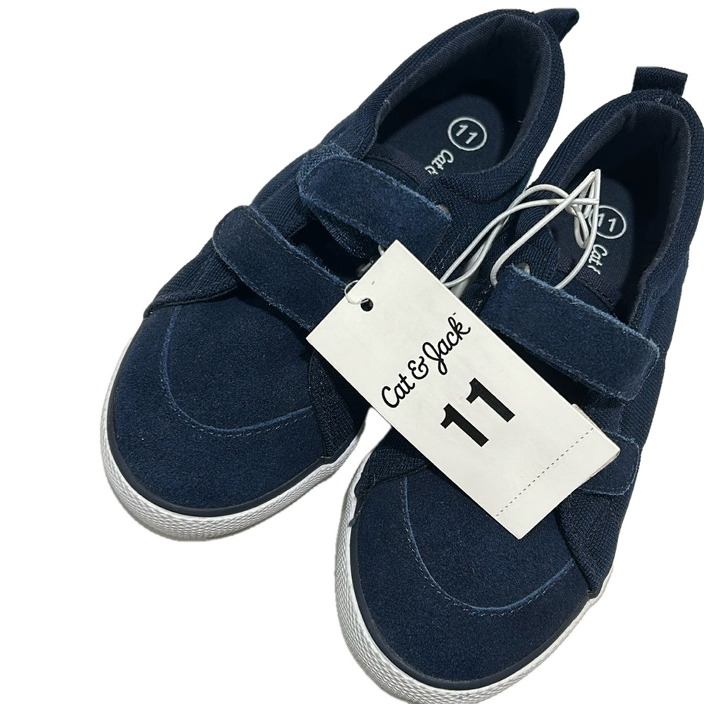 🦋Cat &Jack gorgeous Navy shoes NWT size 11🦋